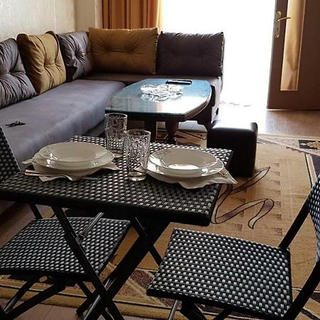 Nino Apartment On Pirosmani 바투미 외부 사진