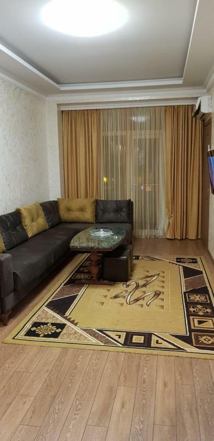 Nino Apartment On Pirosmani 바투미 외부 사진